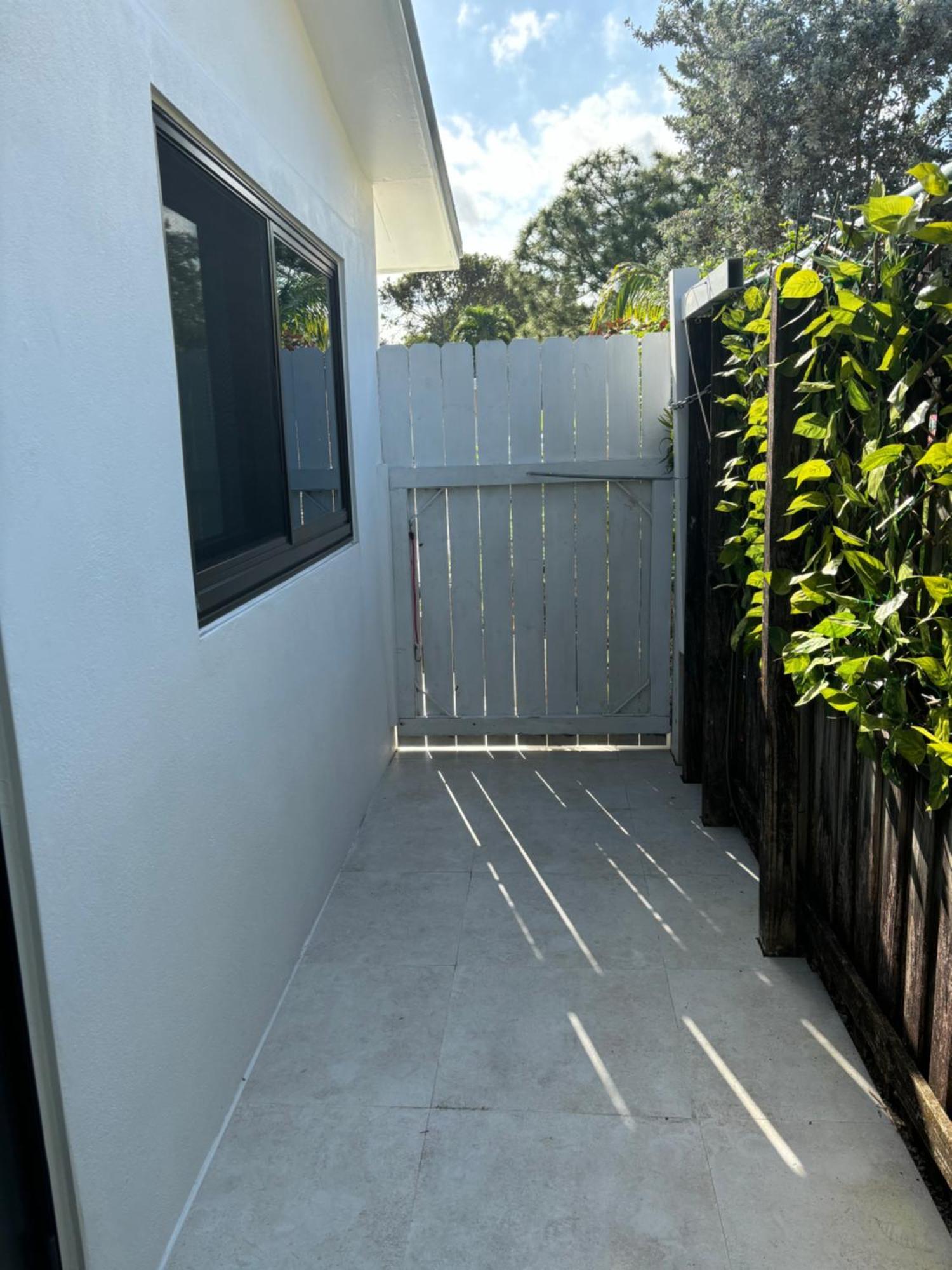 House In Dania Beach Εξωτερικό φωτογραφία