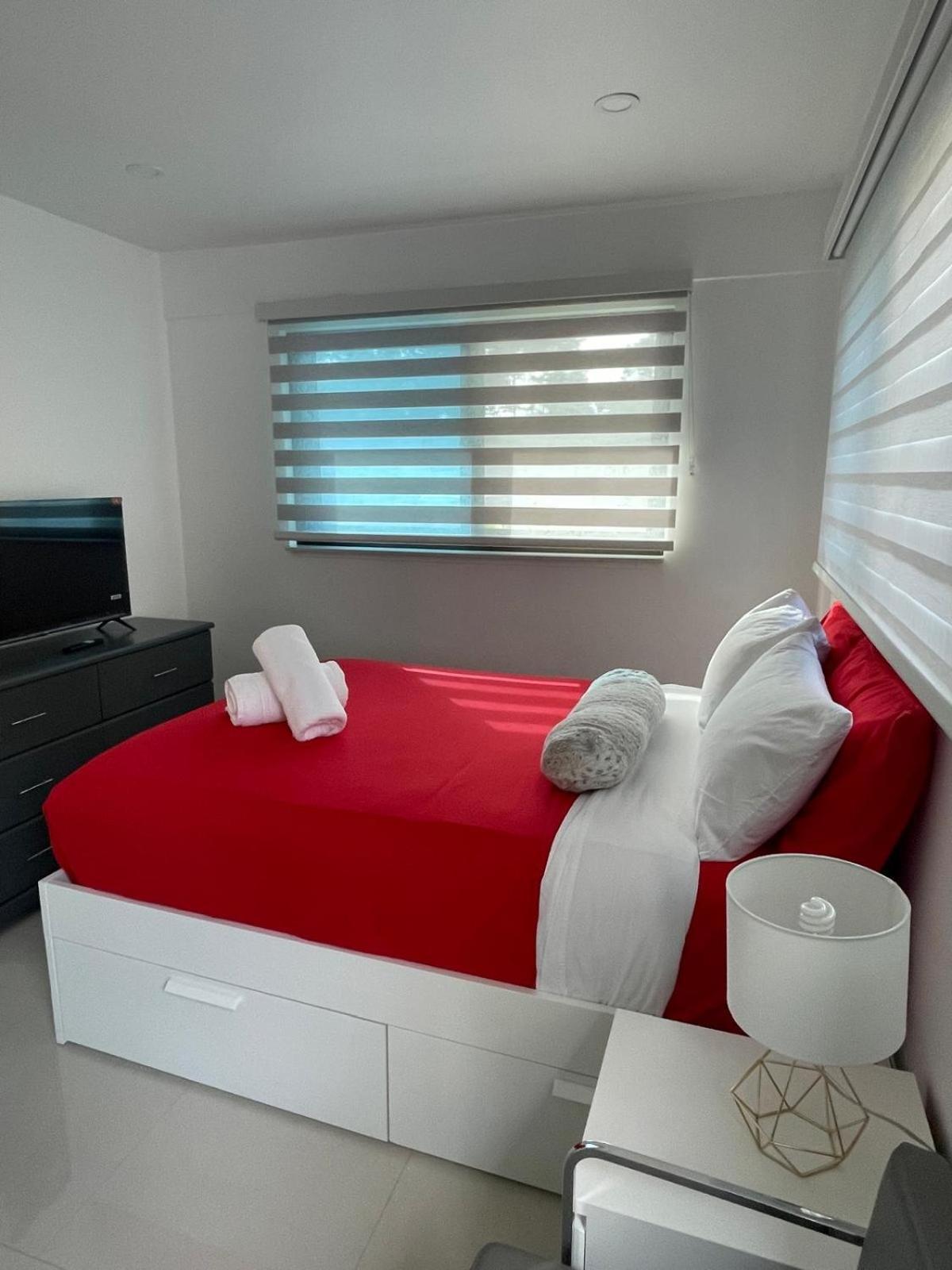 House In Dania Beach Εξωτερικό φωτογραφία